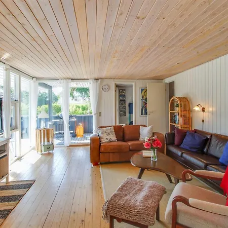 Antoinette - 500m From The Sea By Interhome *