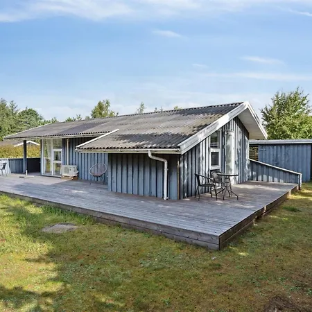 Antoinette - 500m From The Sea By Interhome *